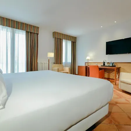 Готель Sercotel Renacimiento 4*